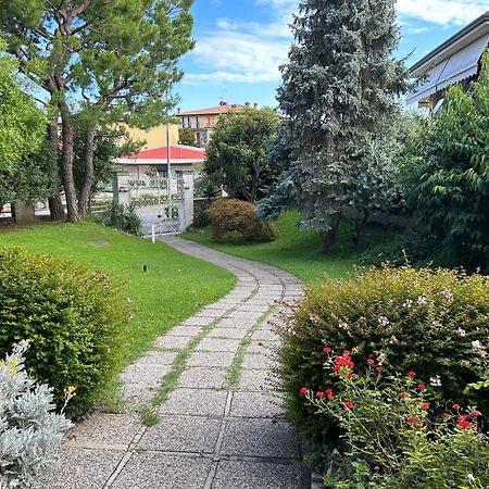 Gold Garda Desenzano Lejlighed Desenzano del Garda Eksteriør billede